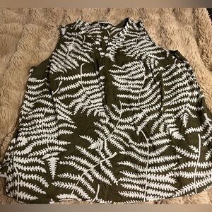 Pretty army green and whitete floral sleeveless blouse xxl